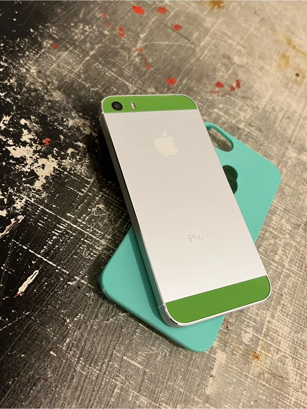 iPhone 5SE 32gb Factory Unlocked Custom Orange Mint Condition
